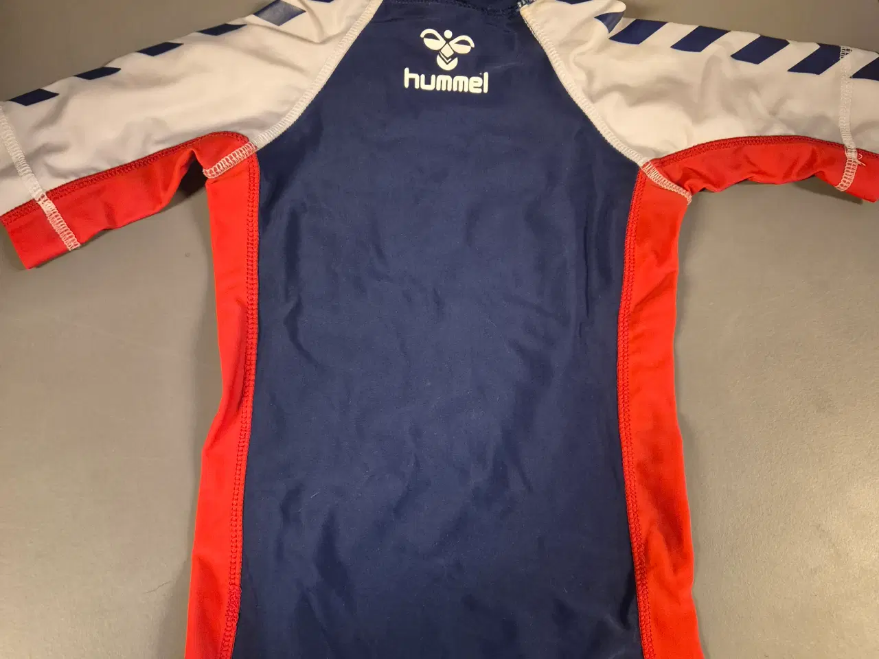 Billede 2 - Hummel badebluse 