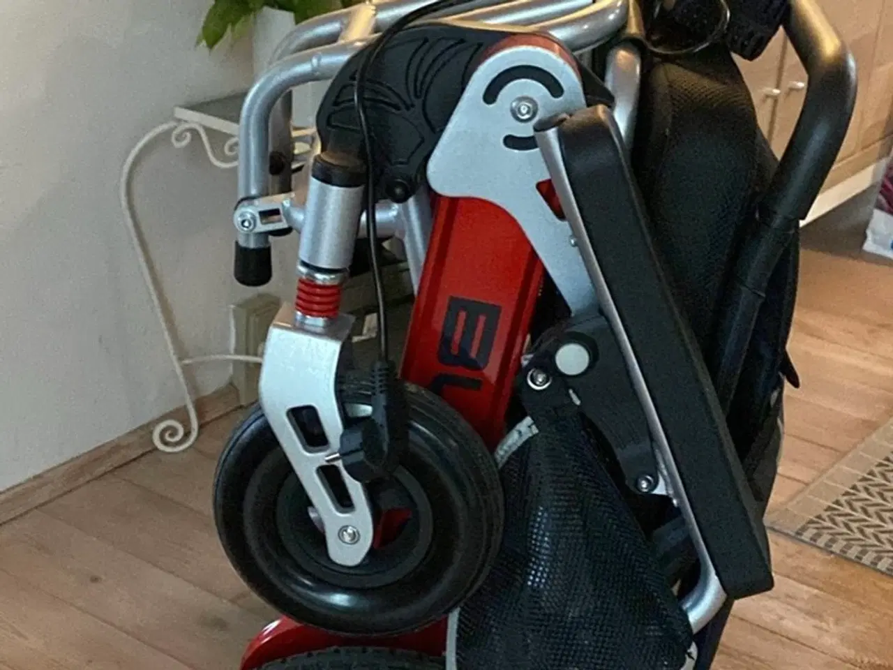 Billede 1 - Elkørestol næsten ny