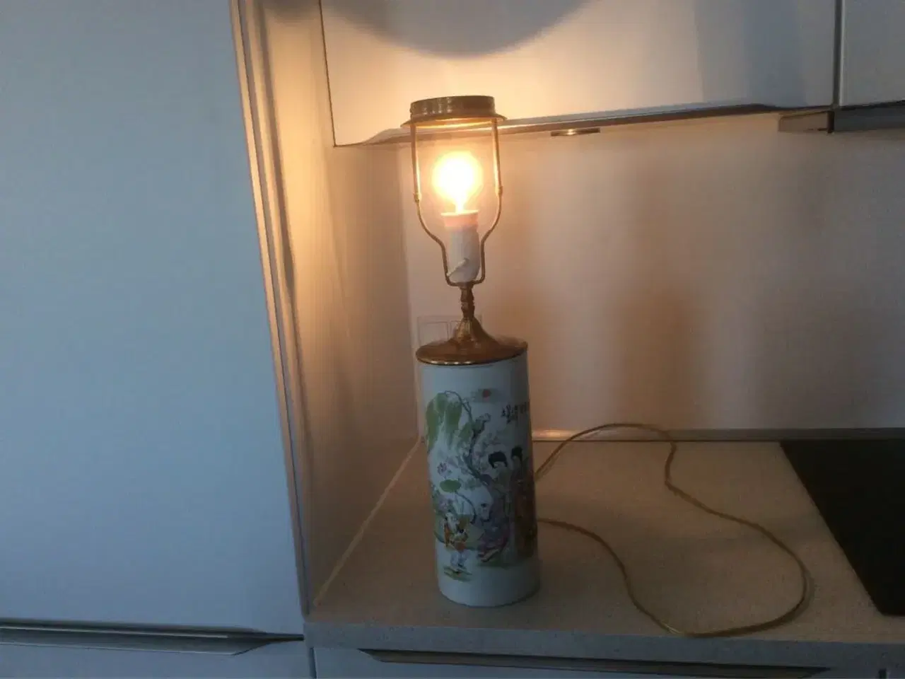 Billede 3 - Gl. kinesisk bordlampe, uden skærm
