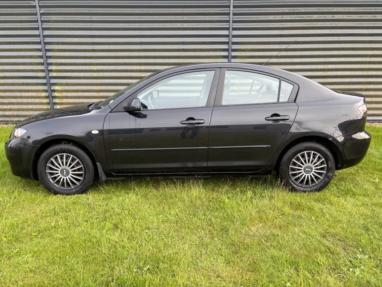Billede 4 - Mazda 3 1,6 Sedan 105 HK - Kun kørt 128.000 km...