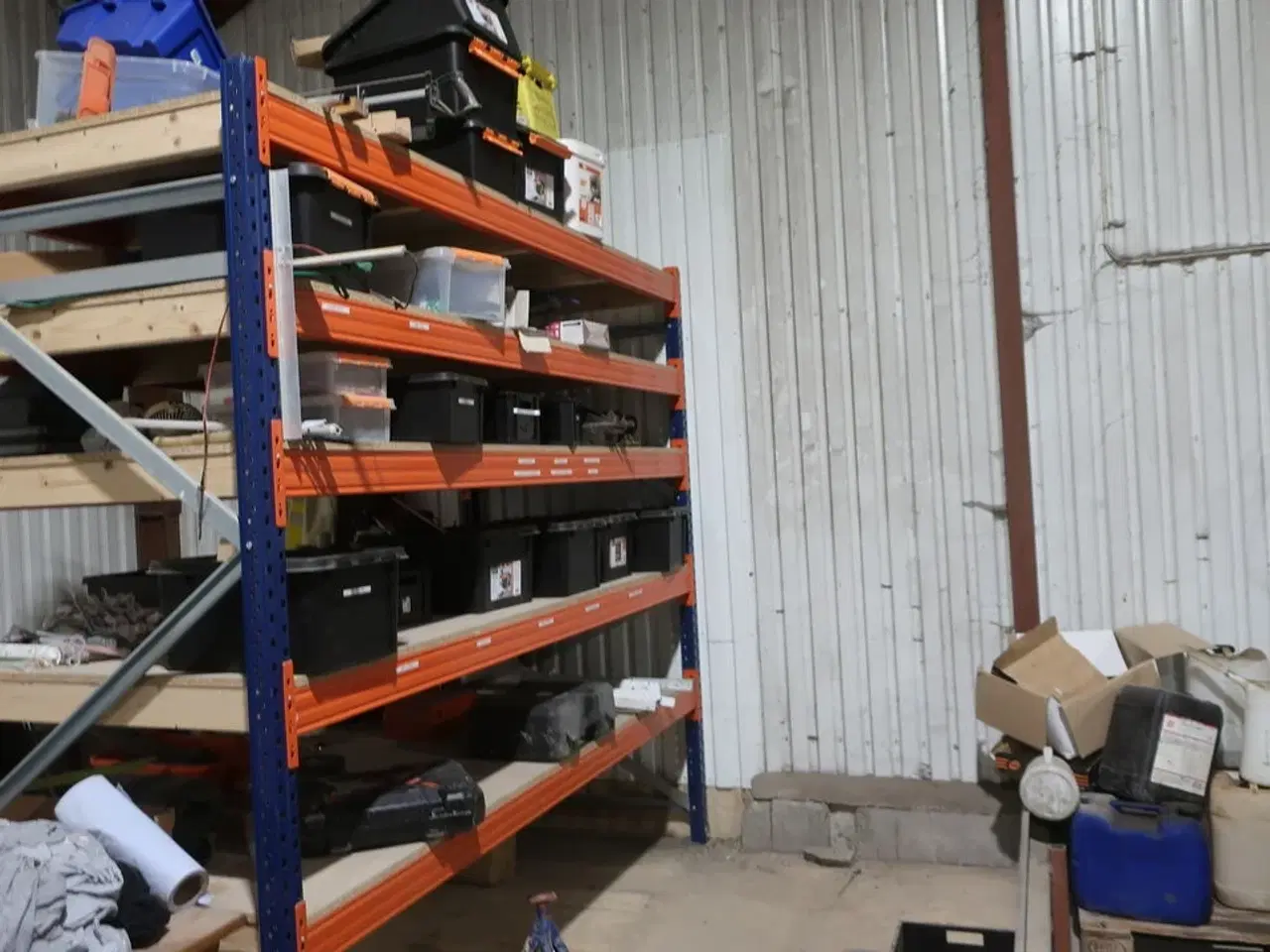 Billede 1 - Lagerreol med div. Værktøj og varelager