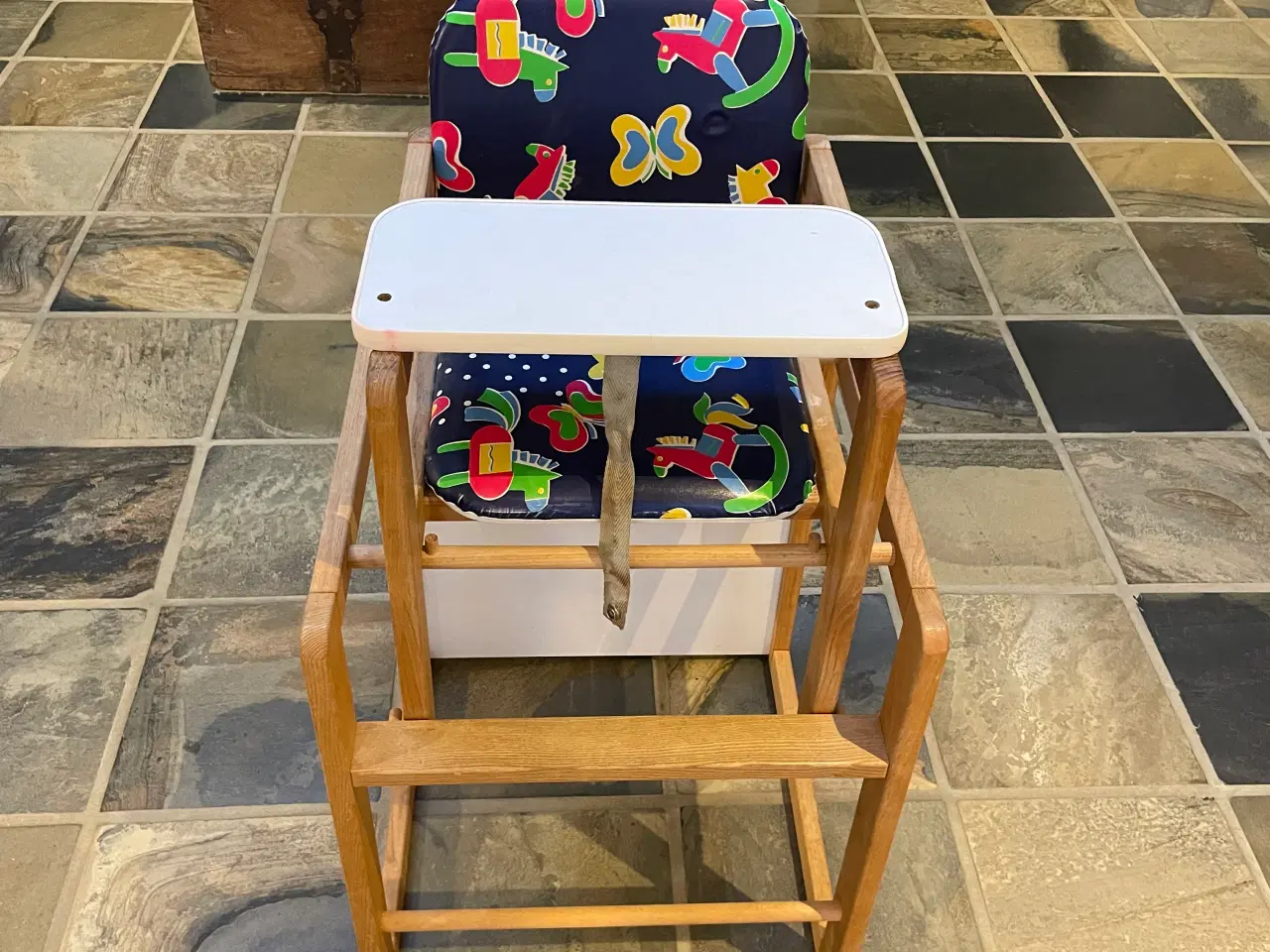 Billede 1 - Høj barnestol/legebord