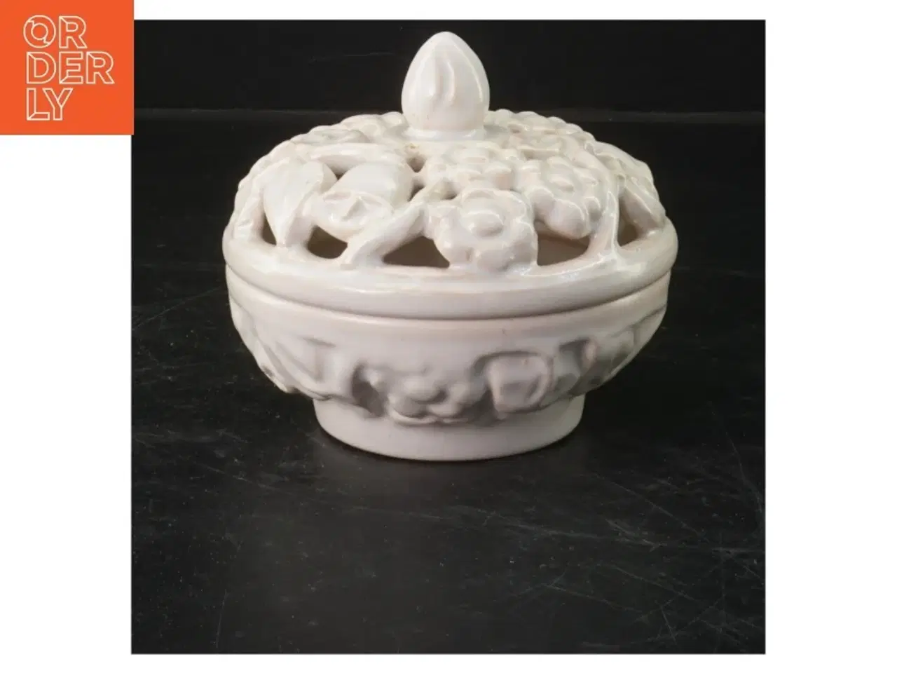 Billede 2 - Dekorativ porcelænskrukke med låg fra L. Hjorth (str. Ø  12 cm)