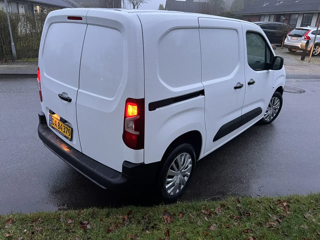 Billede 3 - Fin lille vare bil 