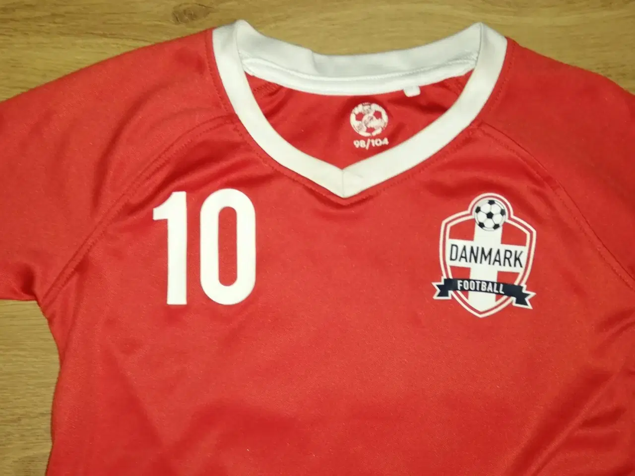 Billede 3 - DANMARK NR 10 FAN TSHIRT, STR. 3-4 ÅR, FLOT STAND