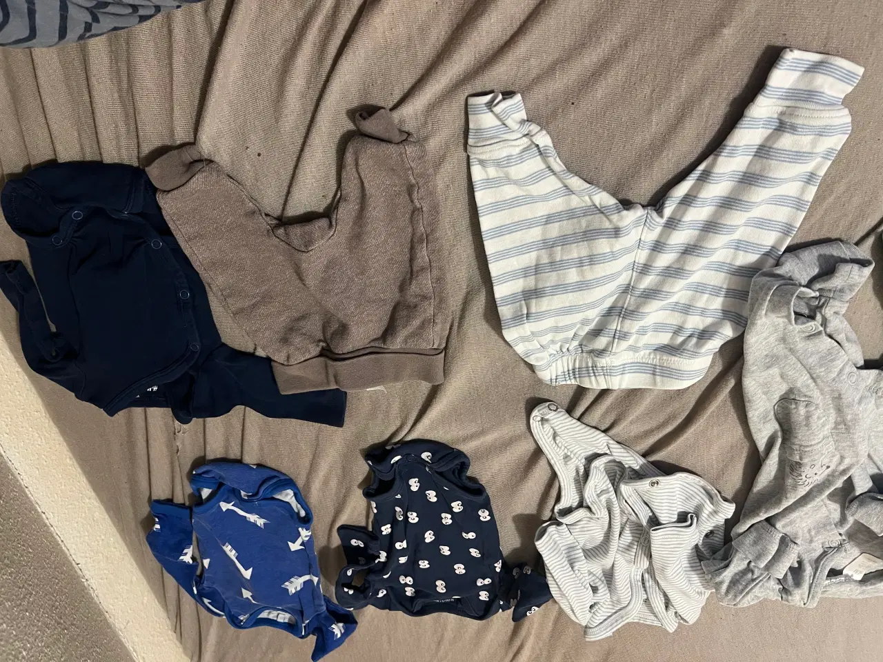 Billede 5 - Baby tøj str 50