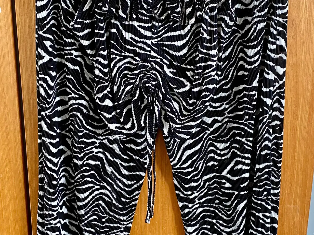 Billede 1 - Ny bukser og bluse fra Zara i str. L