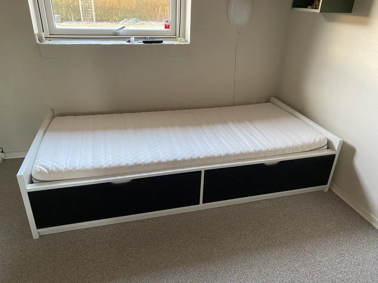 Billede 1 - Ikea seng med opbevaringsskuffer 90x200