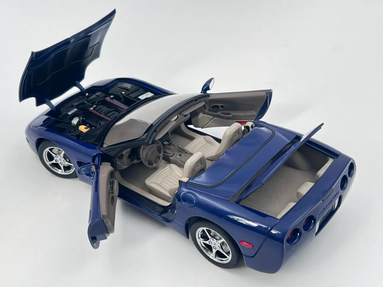 Billede 5 - 2004 Chevrolet Corvette Convertible AUTOart - 1:18