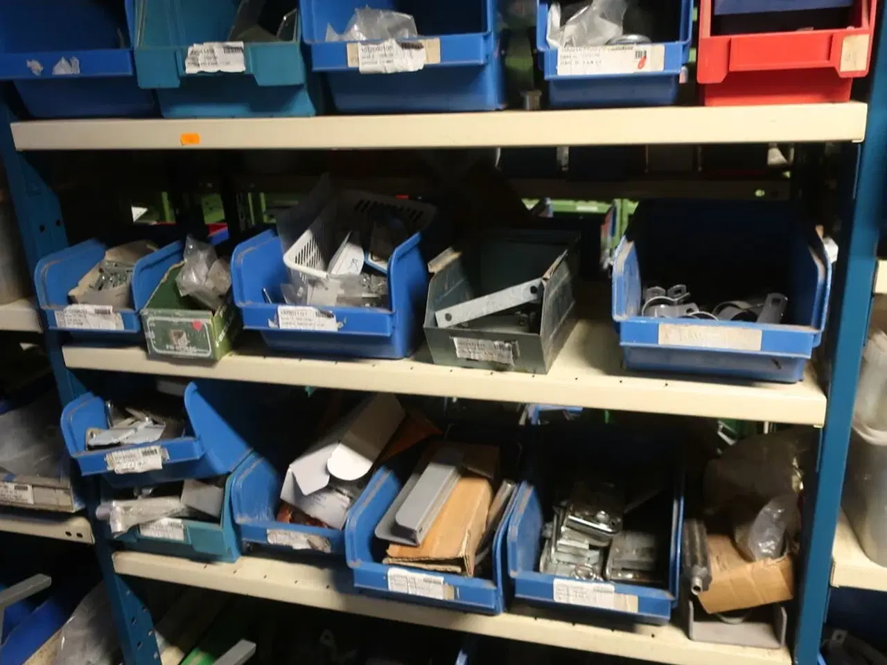 Billede 12 - 3 fag reoler inkl. indhold (se billeder)