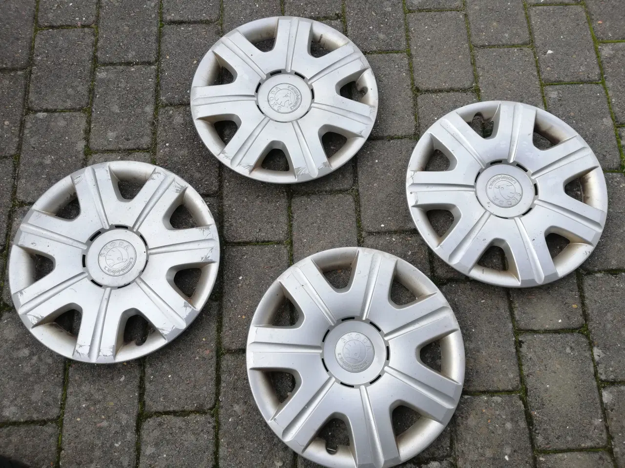 Billede 1 - Hjulkapsler skoda 14" originale 