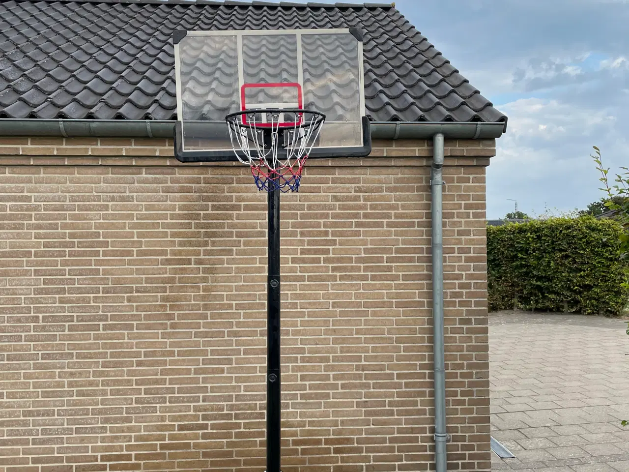 Billede 1 - Basketball kurv m/ stander