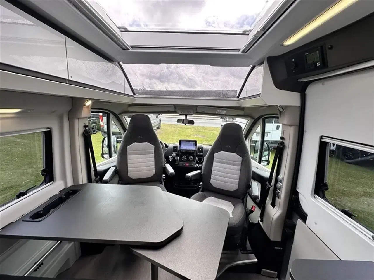 Billede 7 - 2019 - Adria Twin Supreme 640 SLB   Velholdt Camper Van med enkelt senge