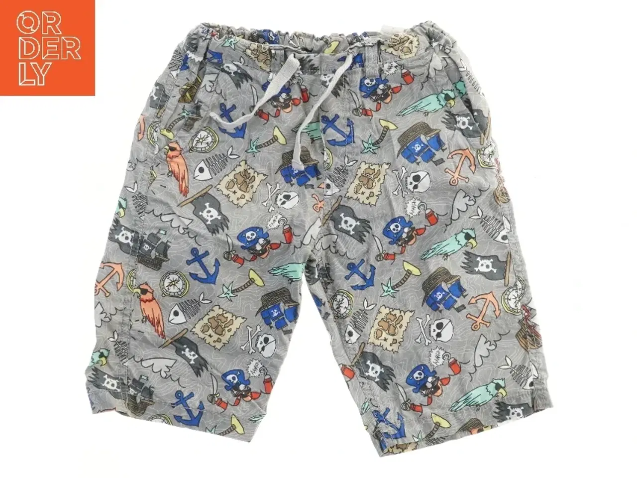 Billede 1 - Piratprint shorts til børn fra H&M (str. 128)