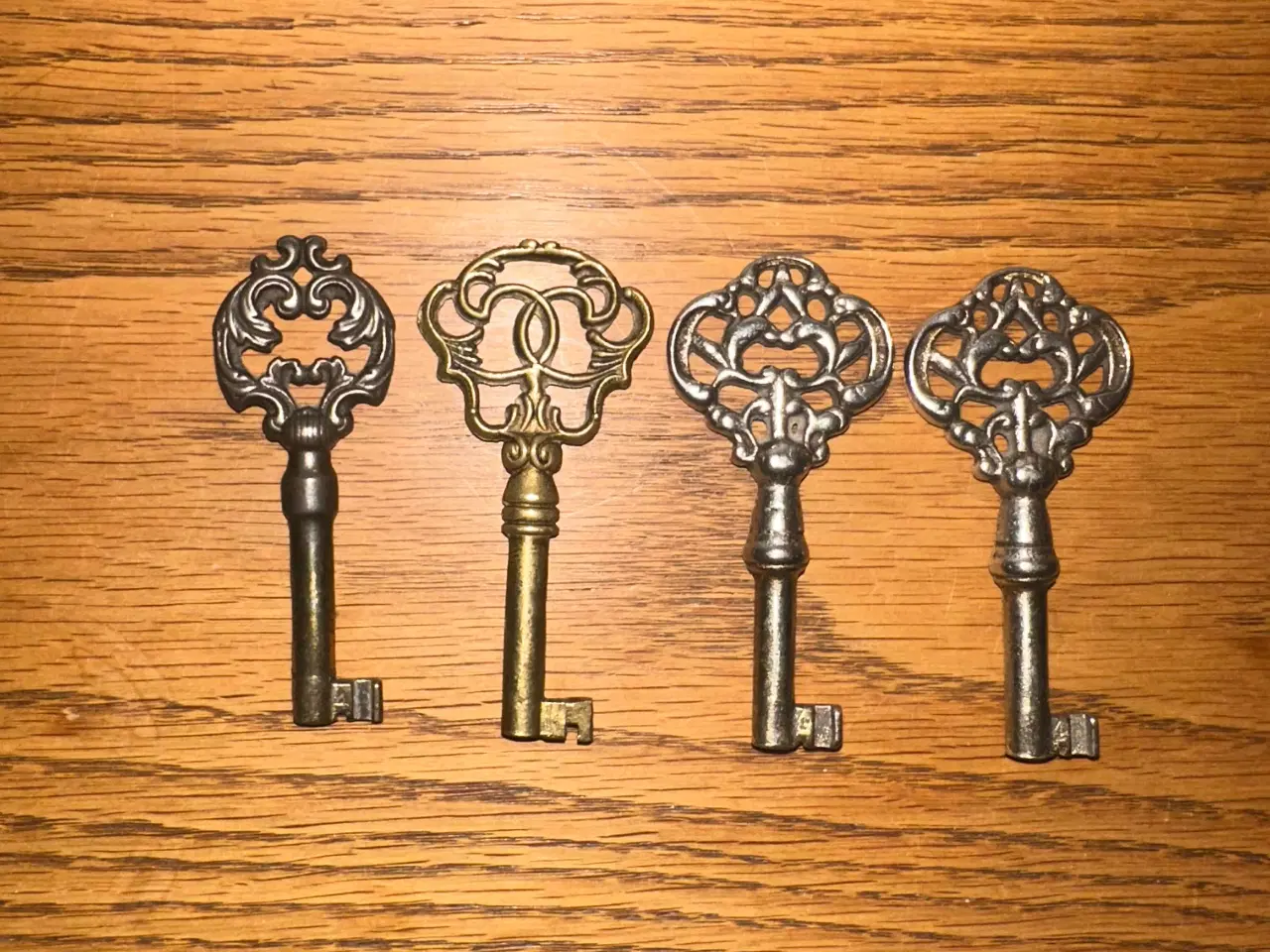 Billede 8 - Antikt Sekretær Skrivebord i Massiv Træ.