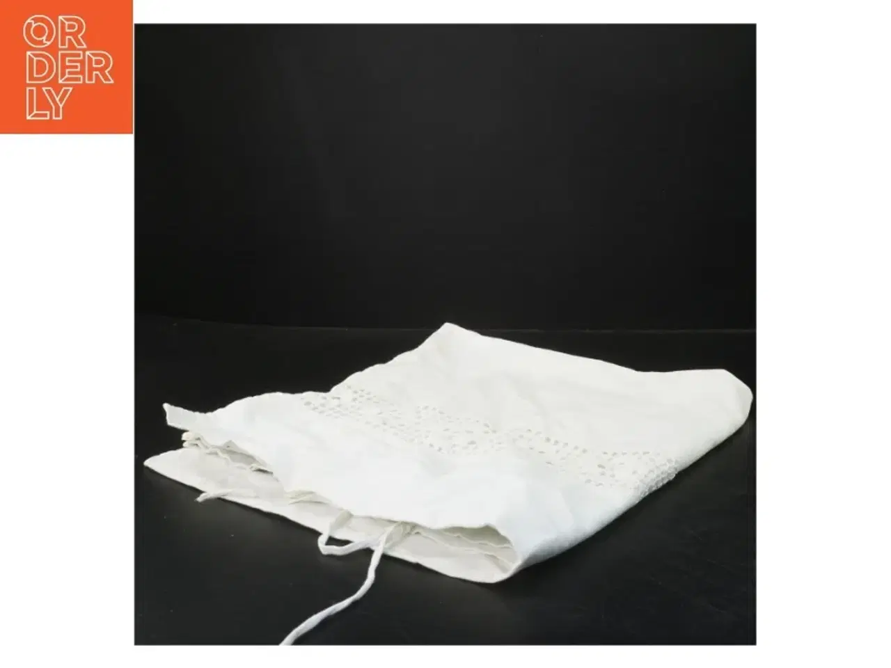 Billede 1 - Hvid pudebetræk med blonde (str. 64x57 cm)