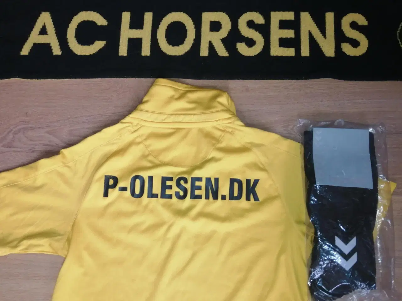 Billede 4 - AC HORSENS TRØJE(164) OG STRØMPER OG HALSTØRKLÆDE
