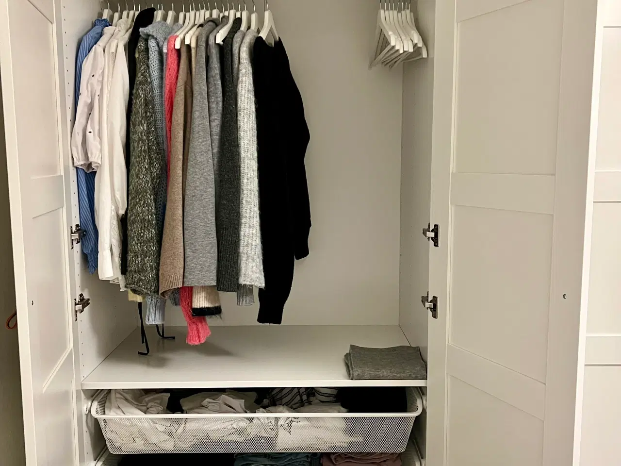 Billede 3 - Pax garderobeskab med spejl og knager