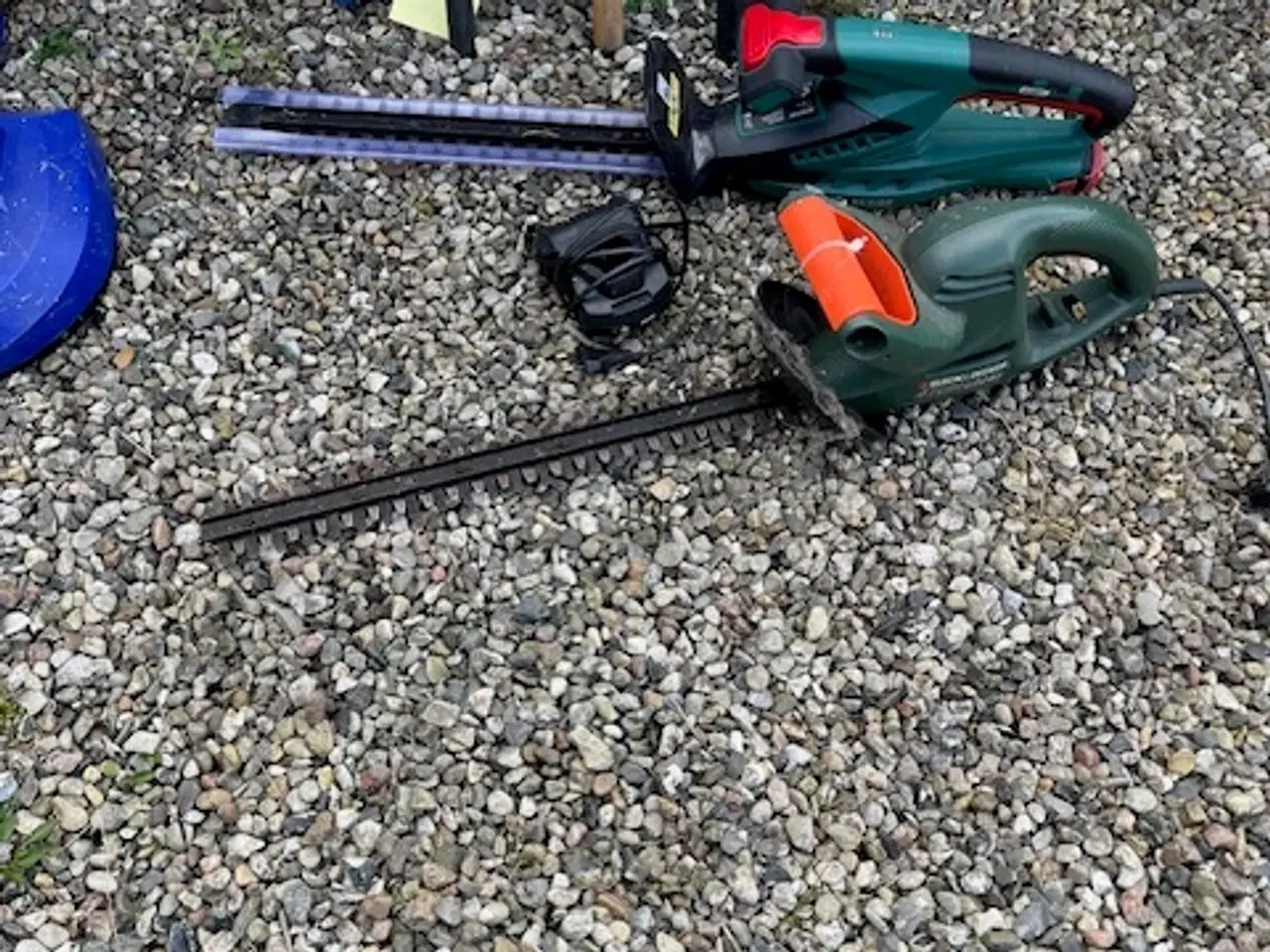 Billede 3 - Haveredskaber, lanterne, havebord, zinkspande m.m.