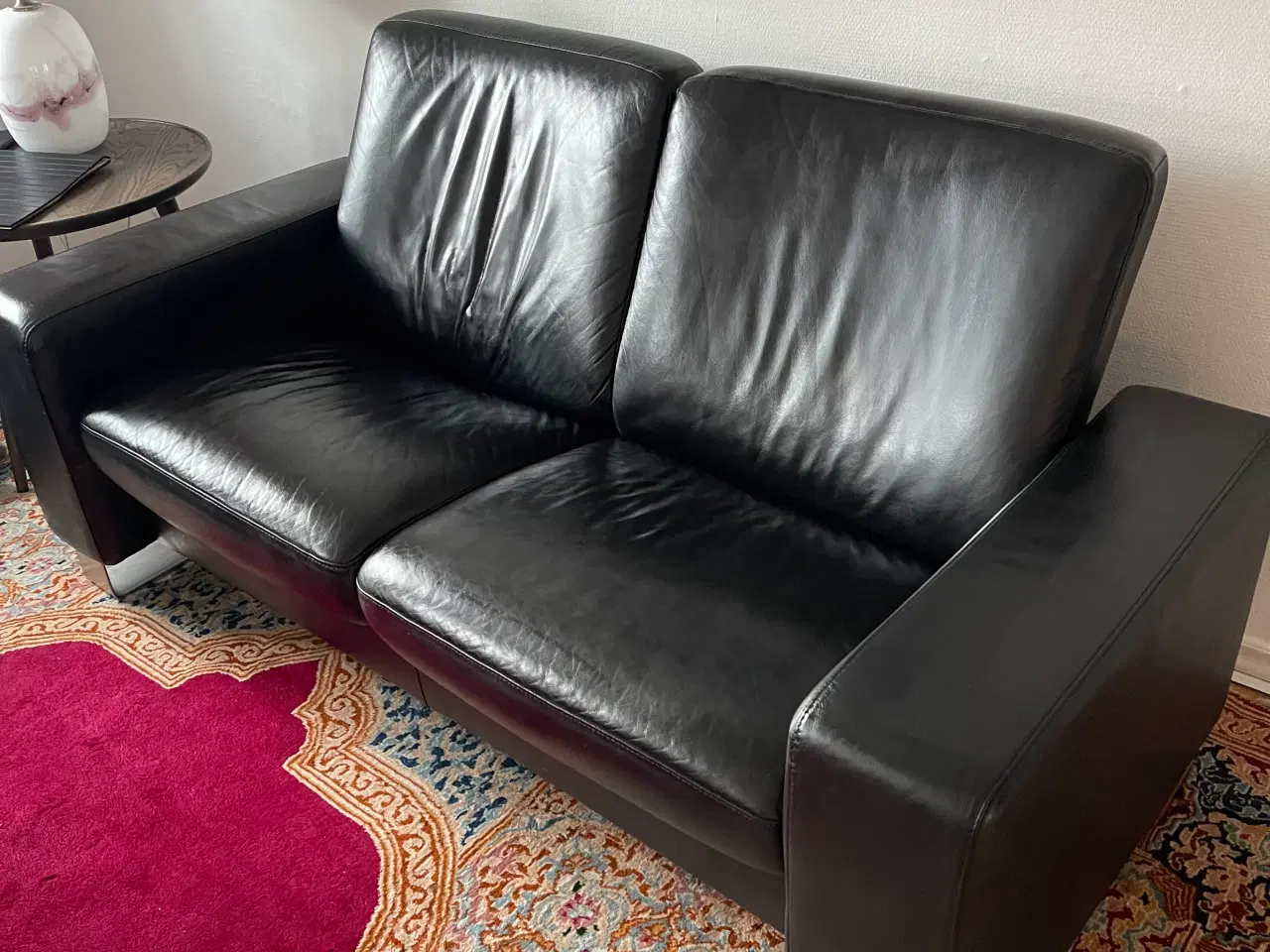 Billede 2 - Stresslet 2  prs sort læder sofa 