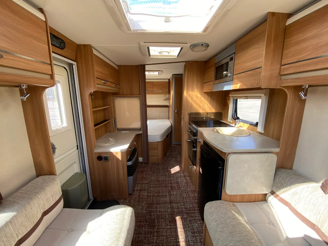 Billede 12 - KVALITET,CAMPINGVOGN ? der ligner en Autocamper. 