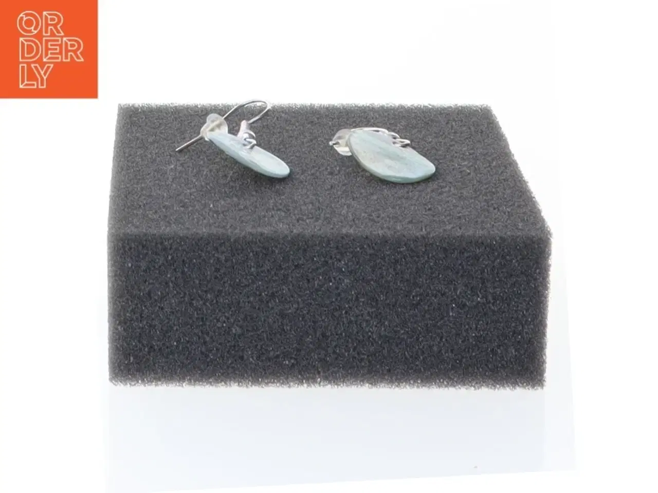 Billede 2 - Øreringe med perlemors vedhæng (str. 1,5 cm)