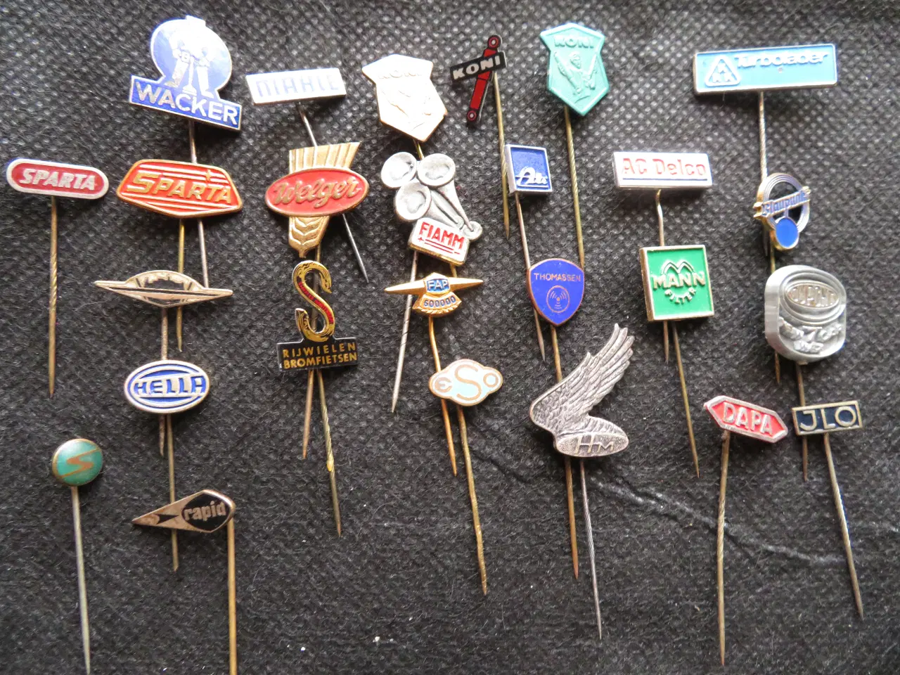 Billede 12 - Samler Pins mange sjældne.