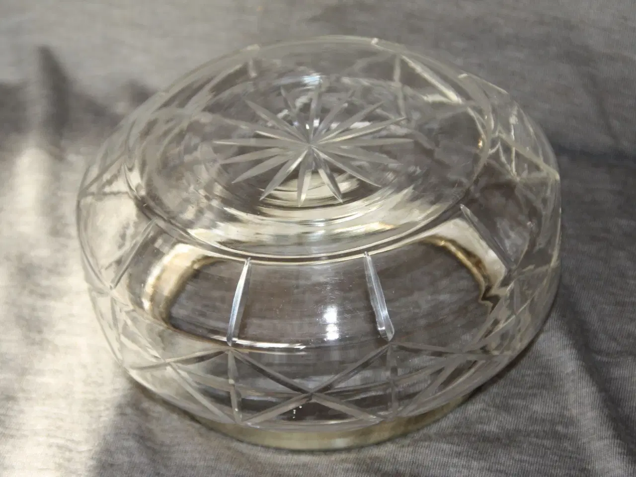 Billede 4 - Smuk gammel glasskål med sølvkant 