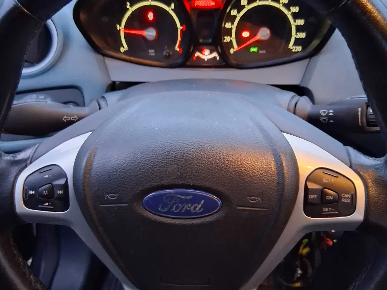 Billede 9 - Fornuftig bil til prisen læs annonce"