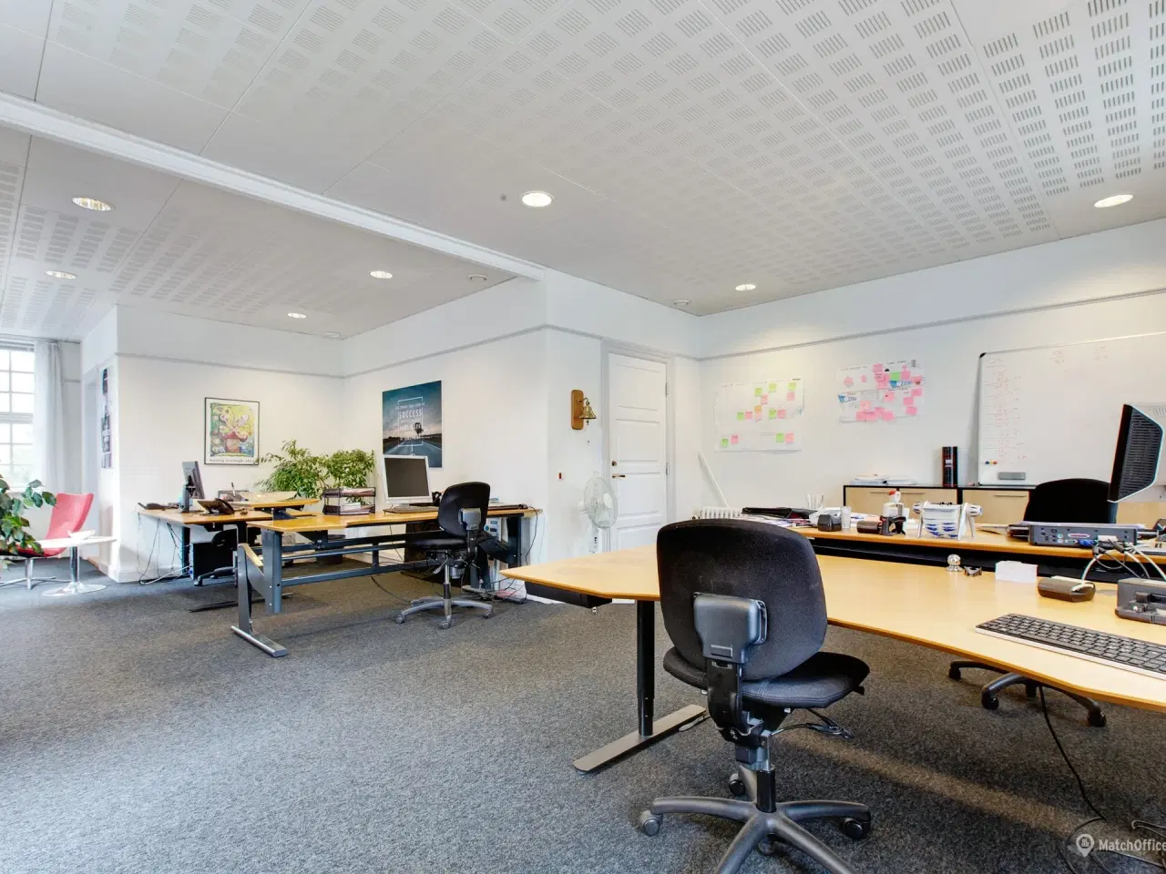 Billede 2 - Lyst og rummeligt 90 m² kontor/klinik på MERCUR – fleksibelt lokale med flot lysindfald og eksklusive rammer.