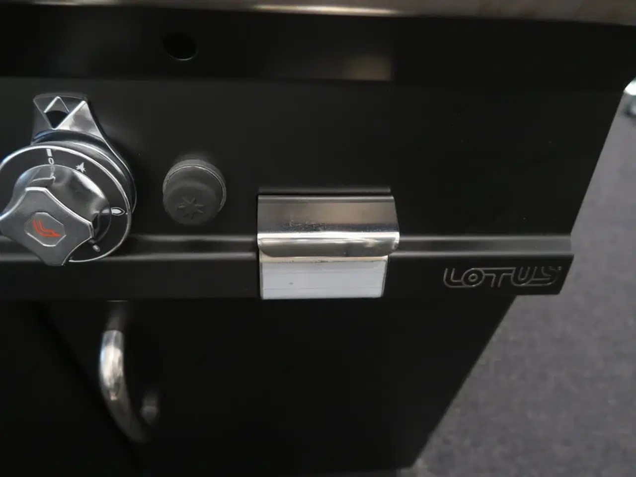 Billede 3 - Charcoal grill CW-74G gas sort Lotus (Udstillingsmodel)