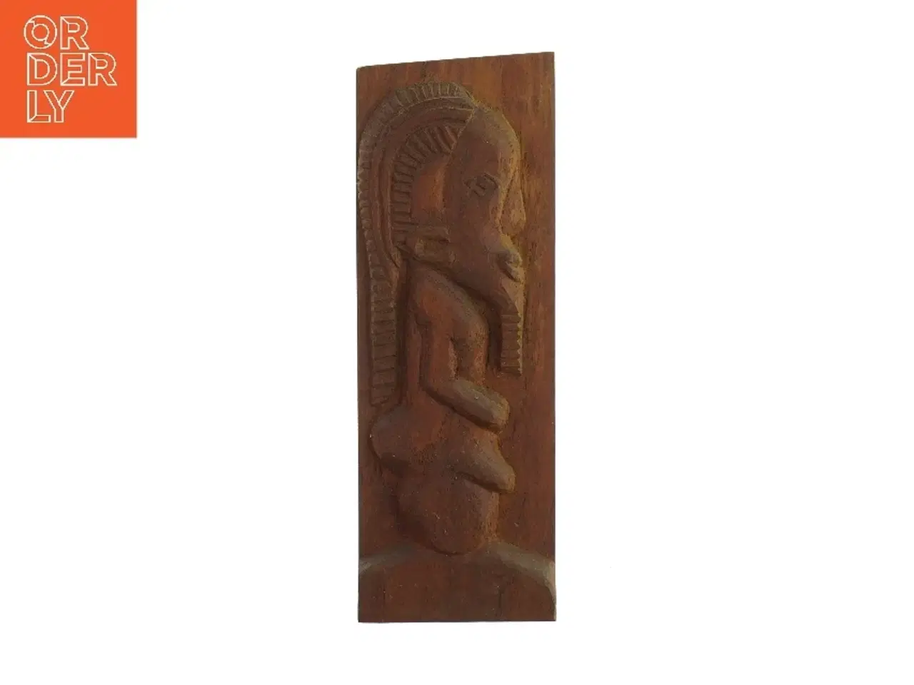 Billede 1 - Indskåret figur i træ (str. LBH 13,5x3,5x37 cm)