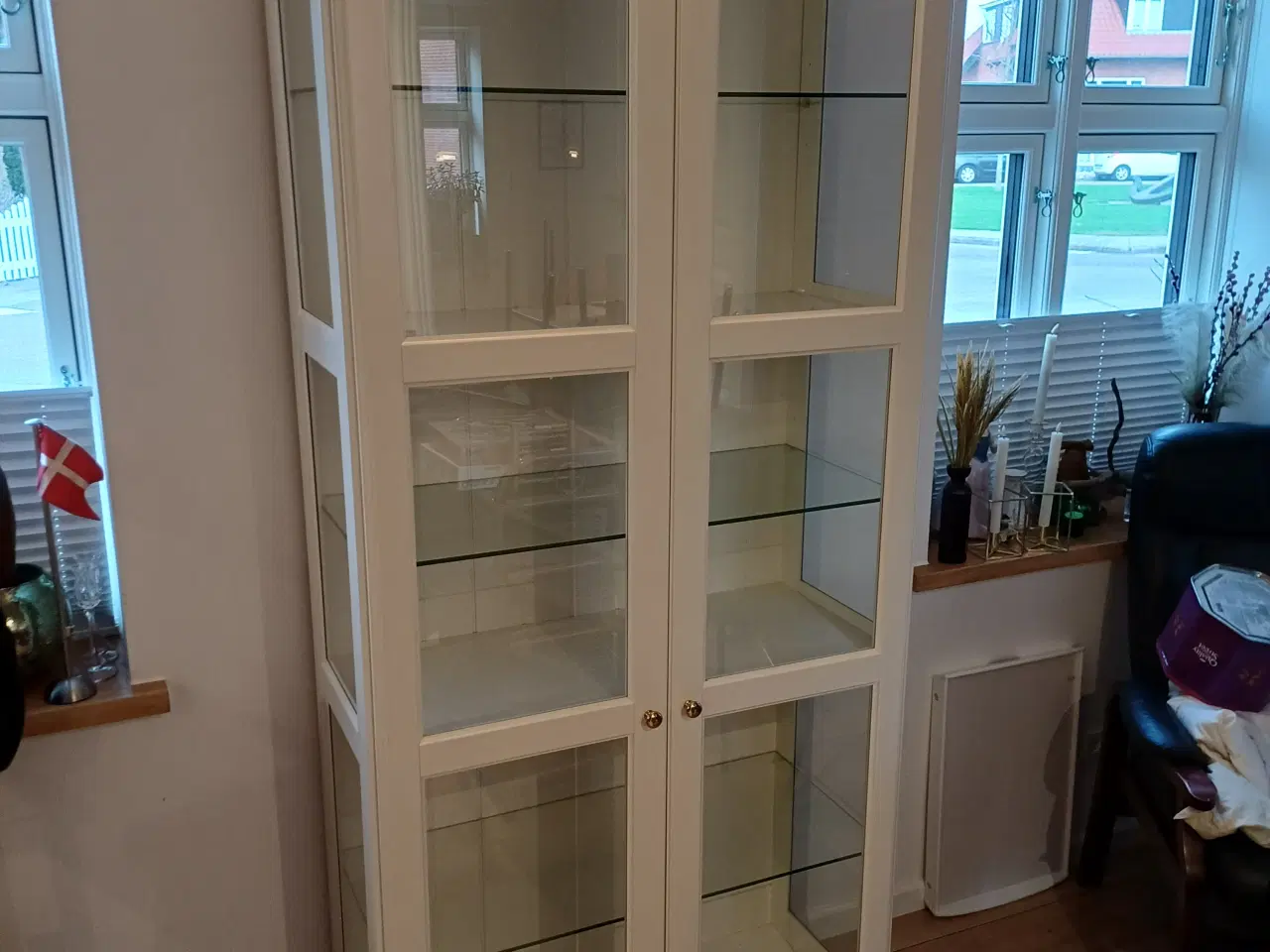 Billede 2 - Vitrineskab hvidt m/glashylder