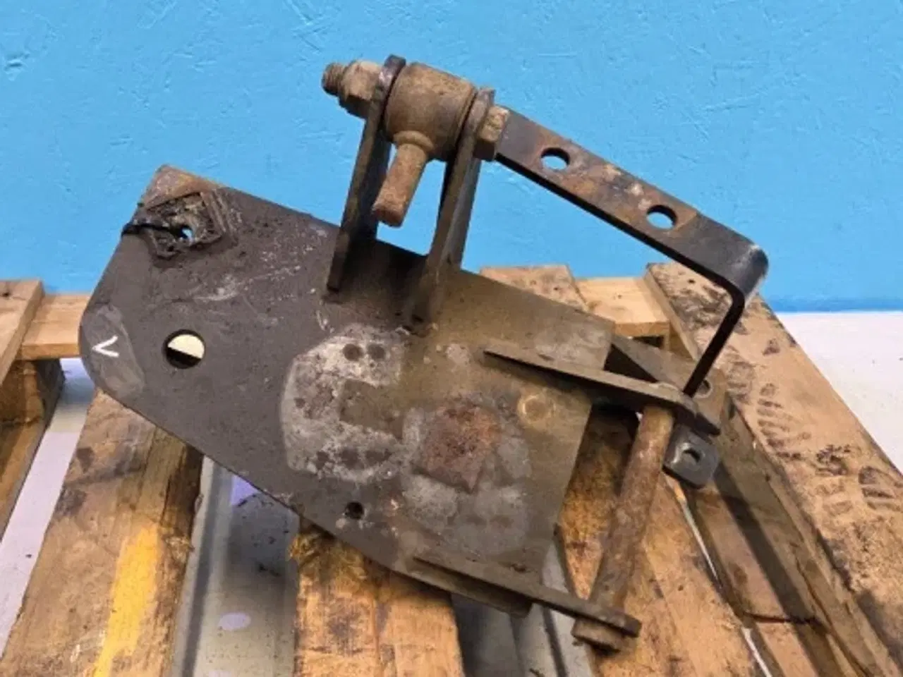 Billede 6 - New Holland TM165 Beslag L.  82018502