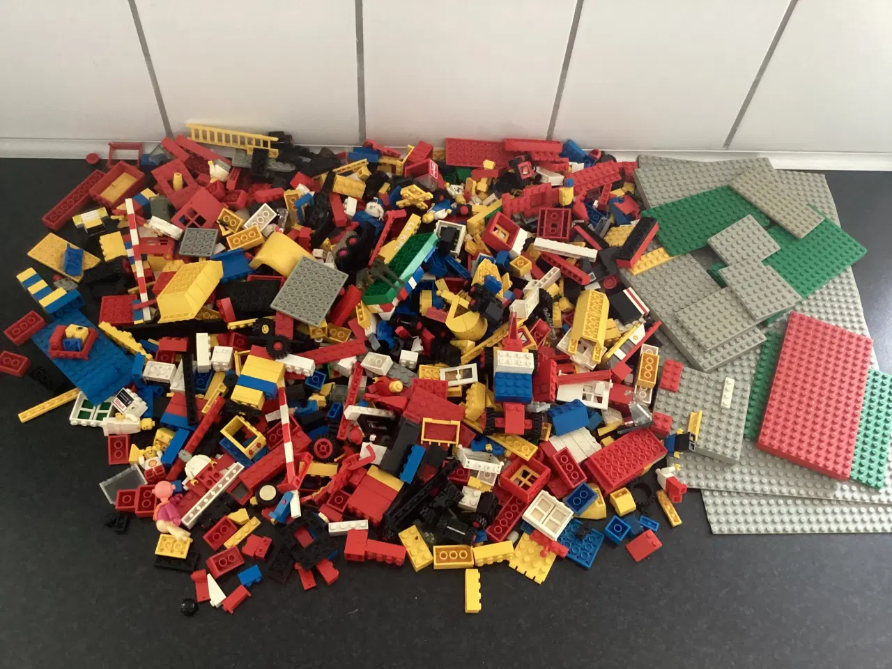 Billede 1 - Masser af lego og mange plader