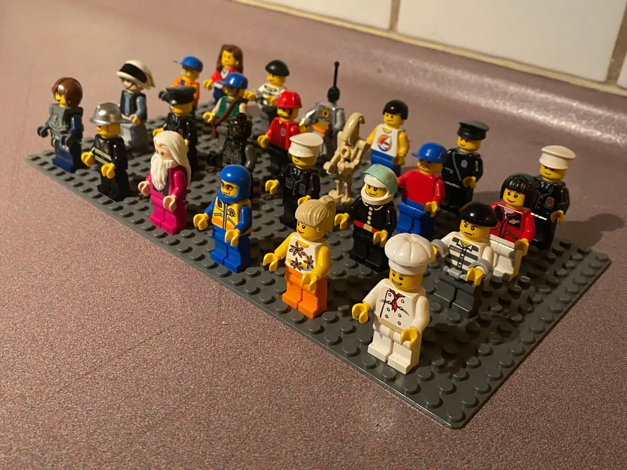 Billede 2 - Lego figurer sælges