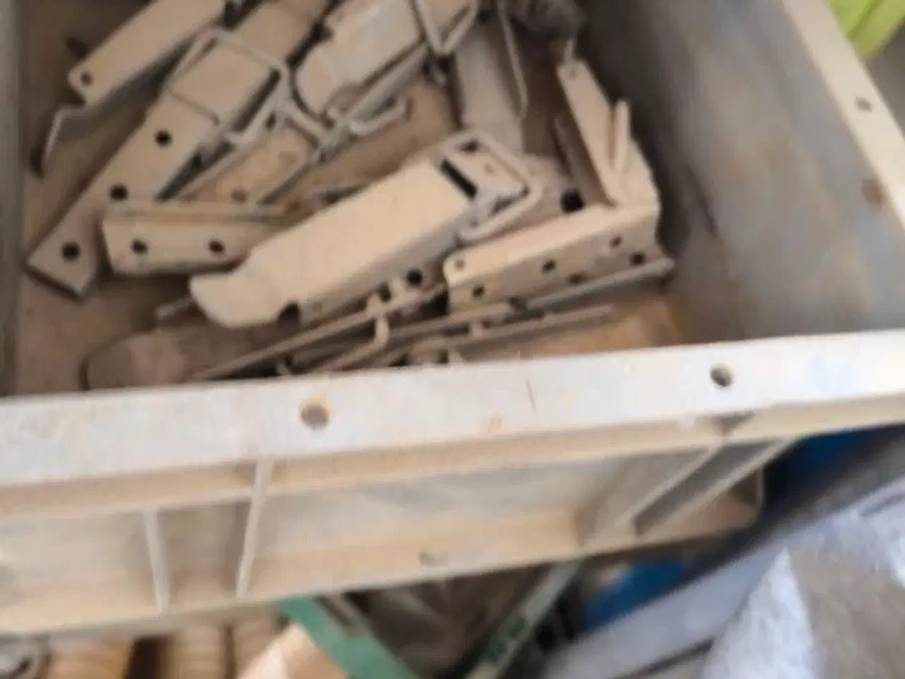 Billede 7 - Indhold på reol (højre fag)