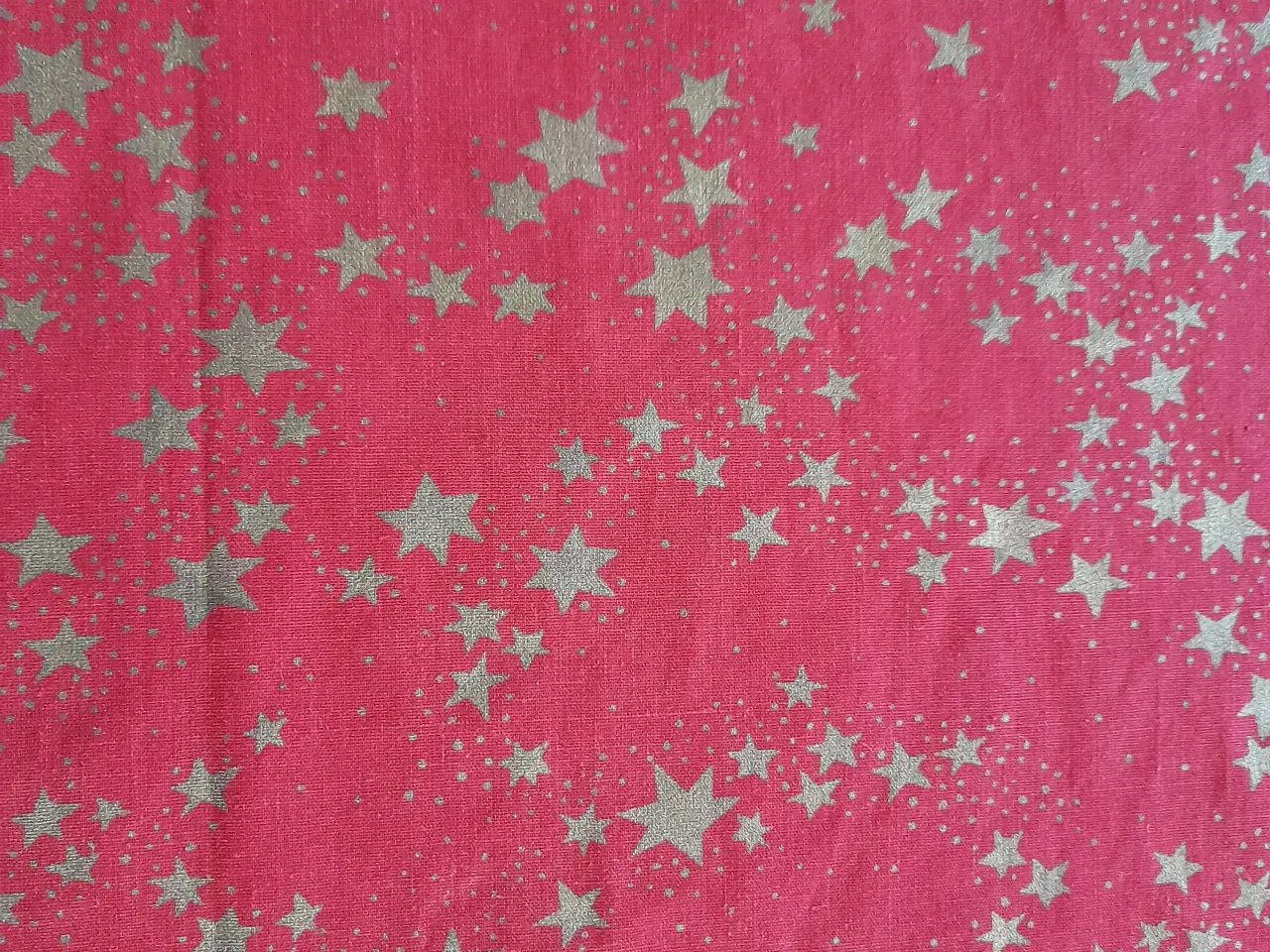 Billede 2 - Velholdt juledug ( 284 cm x 143 cm).