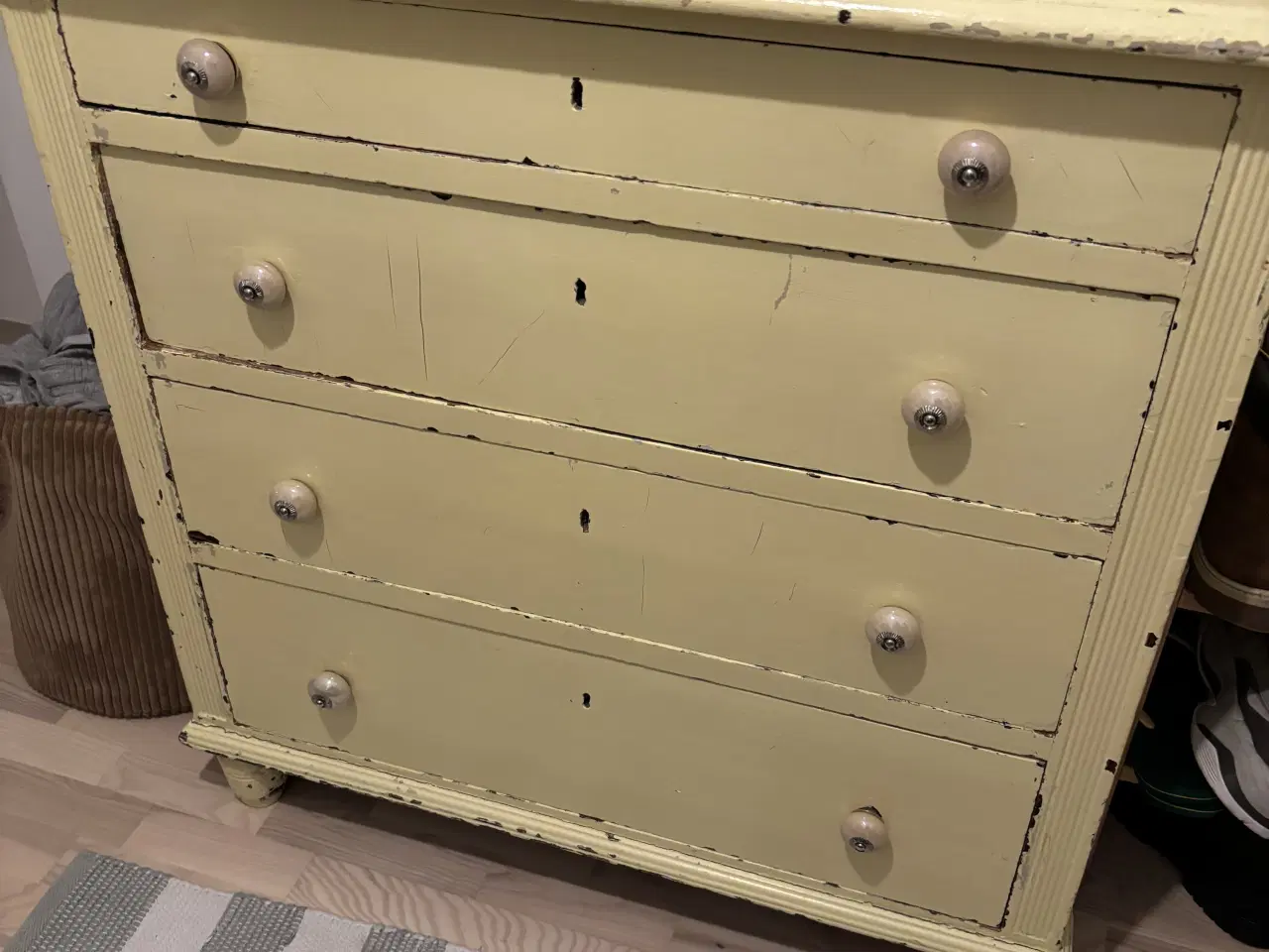 Billede 1 - Smuk vintagekommode i blank melongul