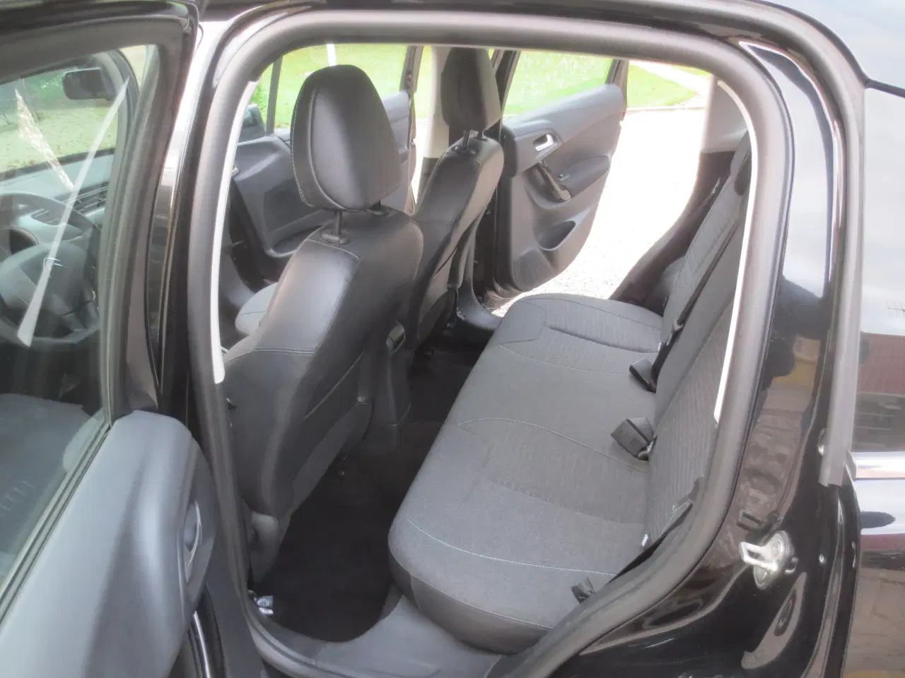 Billede 15 - Citroen C 3 1.2 i 82 Hk År 2016. Nysynet.