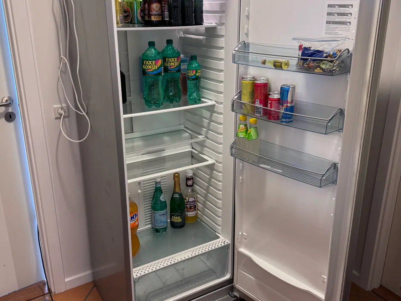 Billede 3 - Køleskab til drikkevarer / ekstra plads