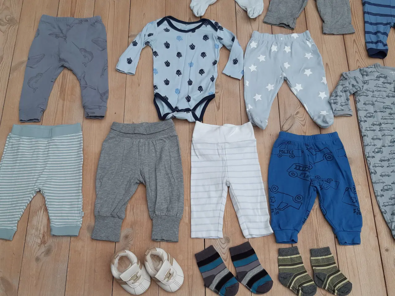 Billede 3 - BABY str 50, 56 og 62 - tøj og sko 