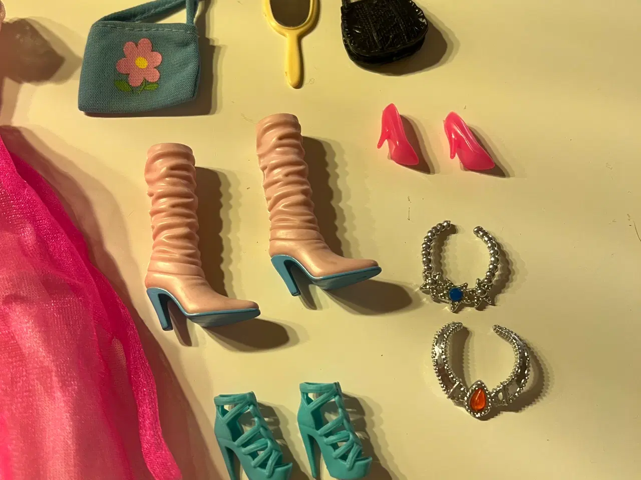 Billede 9 - Barbie bil+familie