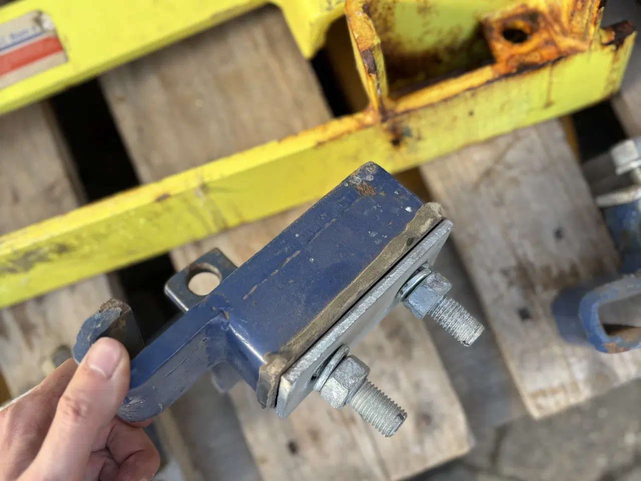 Billede 12 - Låsebomme til container - 7 stk = 2500 kr.