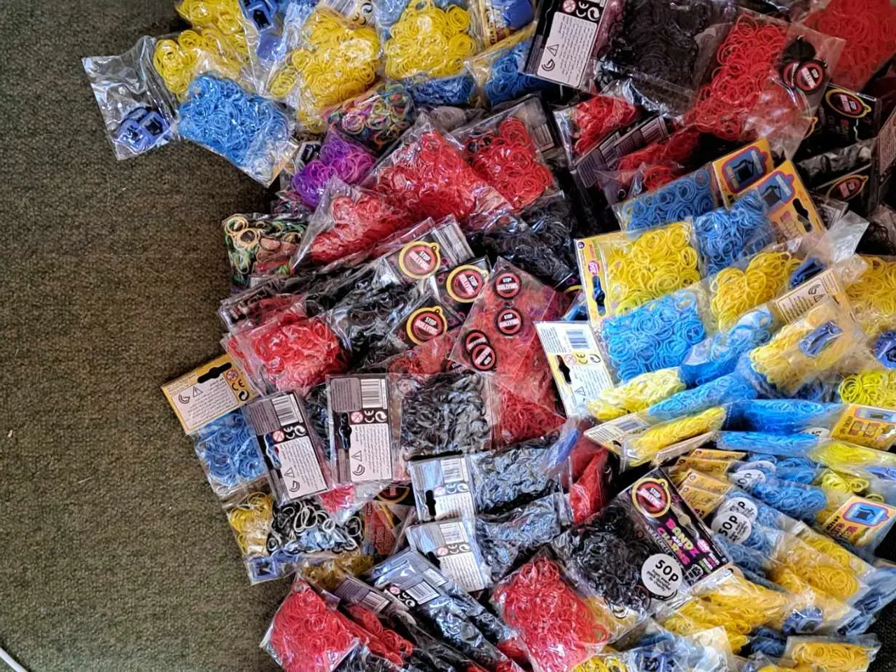 Billede 4 - Loomies der er 200 poser med ca 250 til 300 stk i