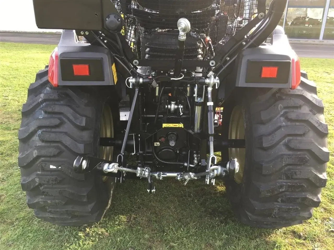 Billede 6 - Yanmar SA 424 Med 60" klipper og frontlæsser