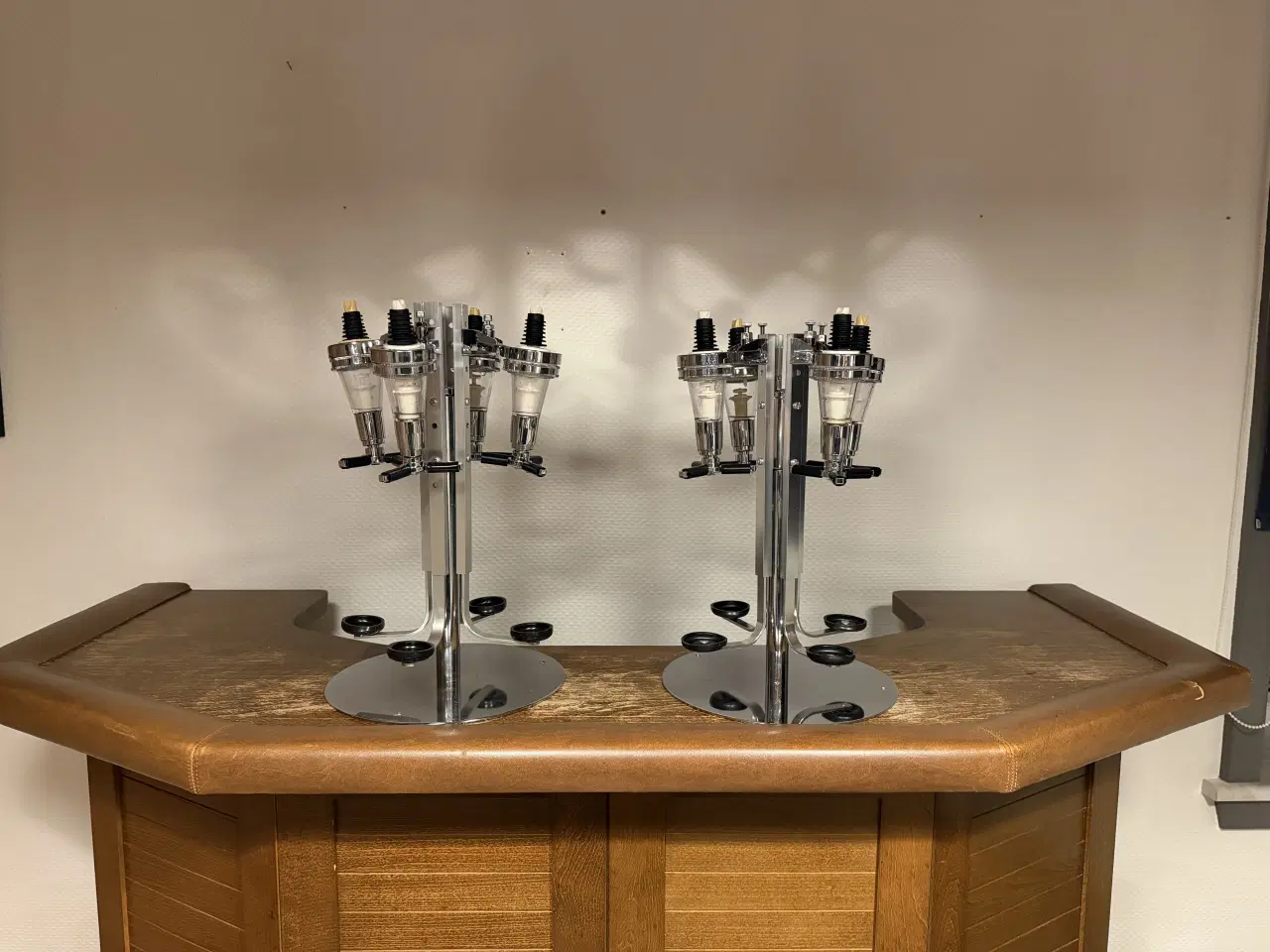 Billede 6 - Hjemmebar med 4 barstole + 2 dispenser