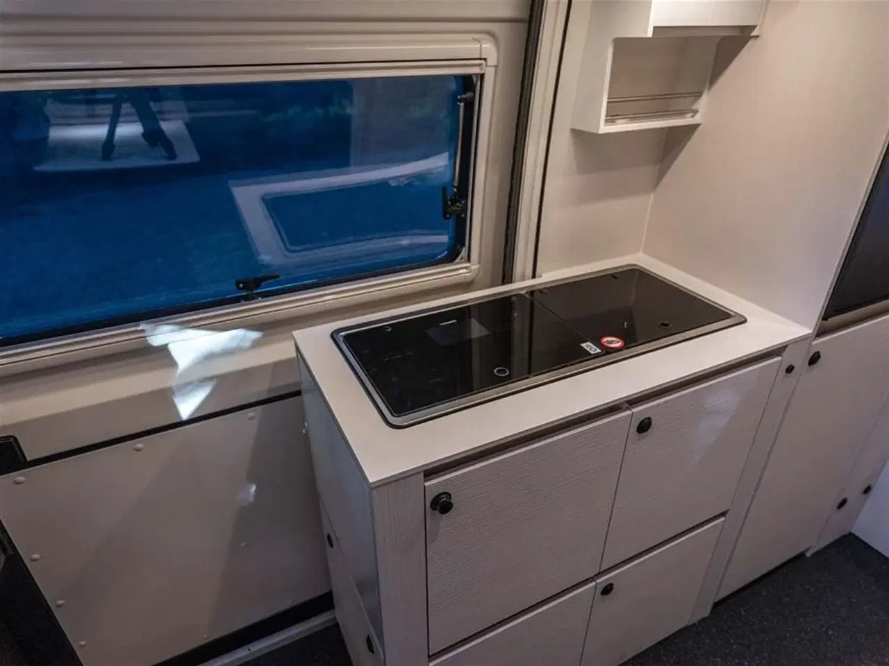 Billede 14 - 2026 - Tourne 6.4 Select aut. gear - Black Tournes topmodel med langsgående senge