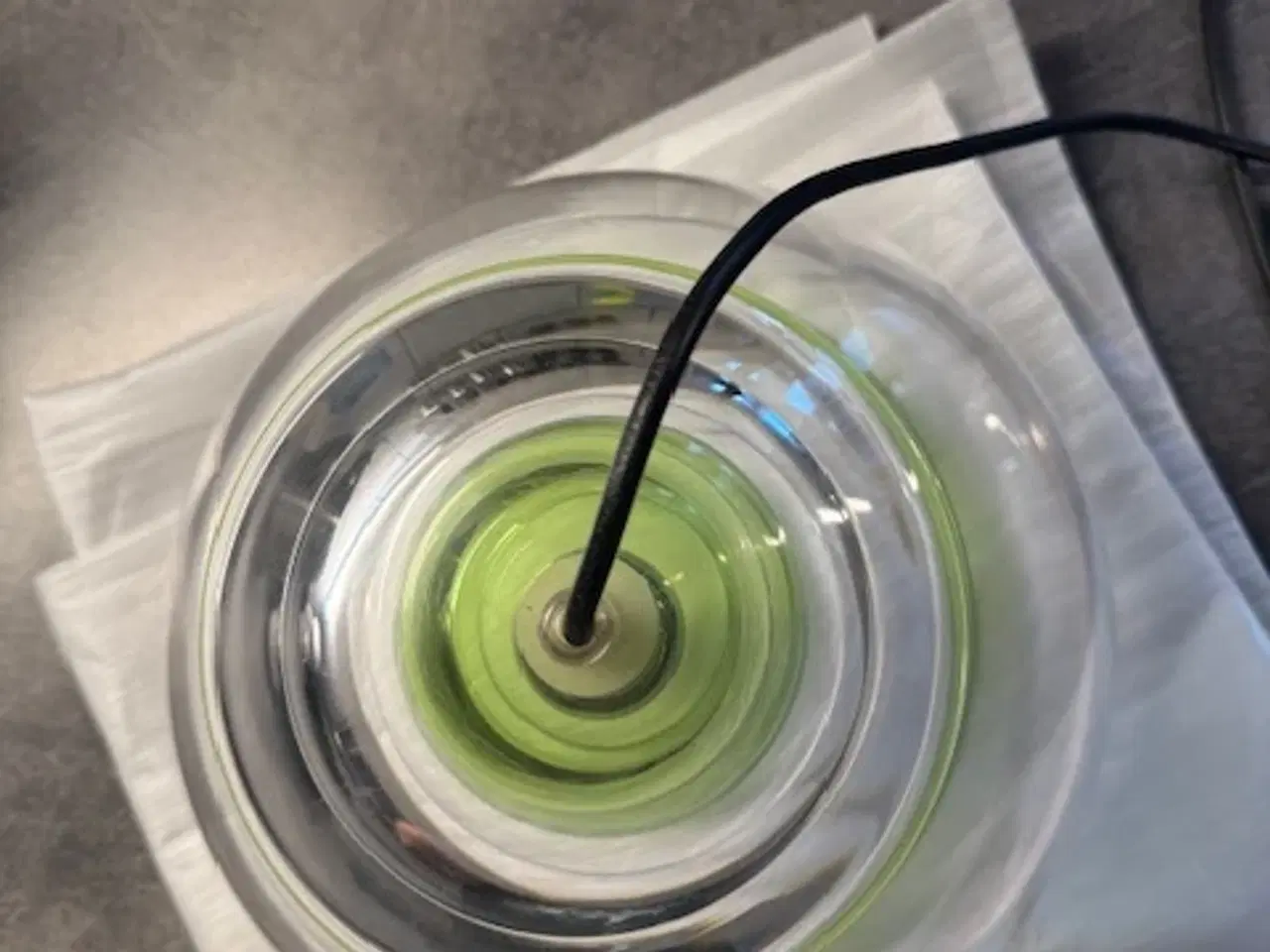 Billede 2 - Loftslampe i grøn og klar akrylplast.