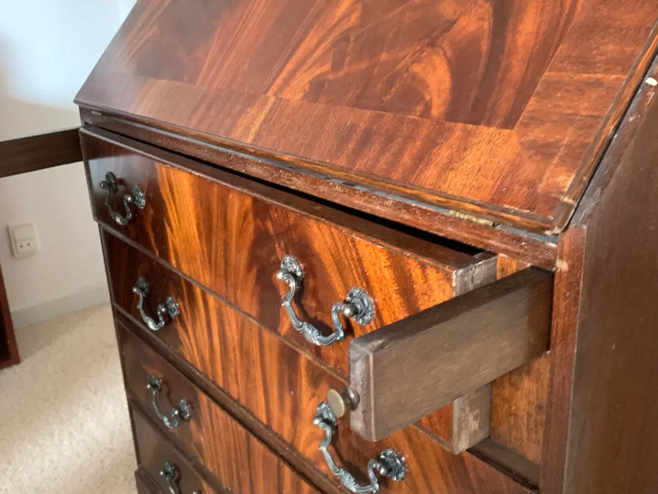 Billede 4 - Sekretær med vitrine og skuffer